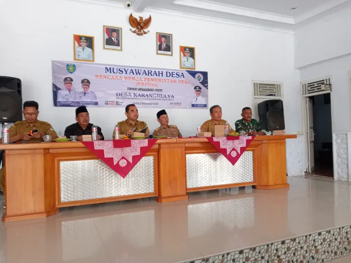 Serma Encen Anggota Koramil Kandanghaur Aktif Dukung Musyawarah Desa Karangmulya untuk RKPDes 2026